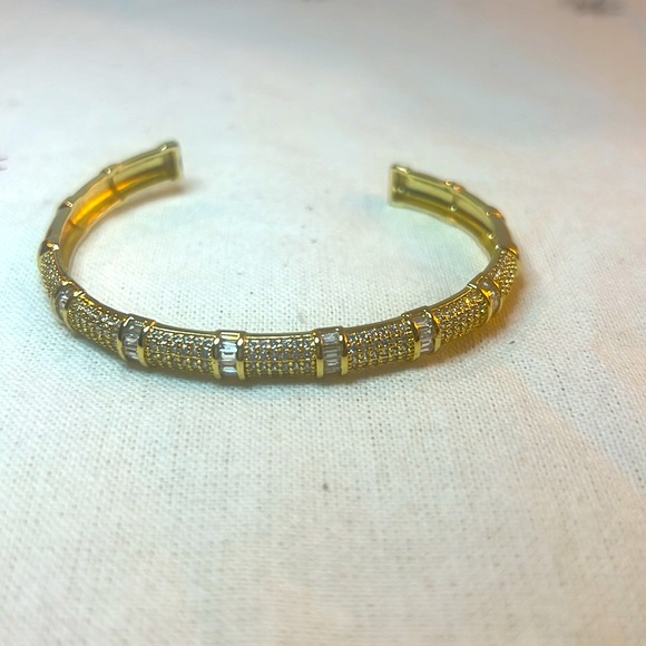 Golden Crystal Bangle Bracelet *NEW* - Picture 6 of 9